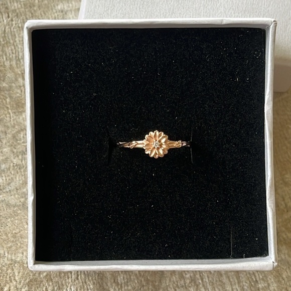Brand New 14K Gold Plated Rose Gold Daisy Flower Ring Size 7 April Floral - Picture 4 of 12